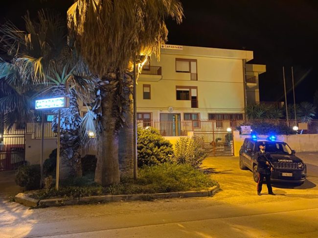 Armato e ubriaco nel giorno di Pasquetta, minaccia i vicini e i carabinieri: 28enne arrestato