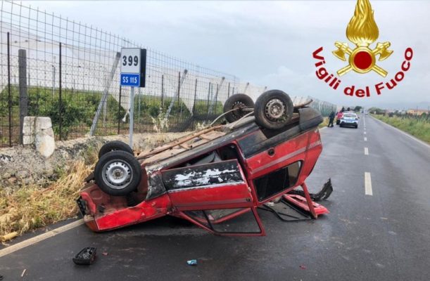 Incidente autonomo sulla SS 115: Seat Marbella capovolta e distrutta dallo schianto