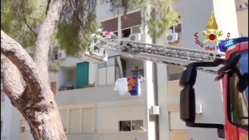 Spettacolare salvataggio: bloccata in casa dopo caduta, intervengono vigili del fuoco