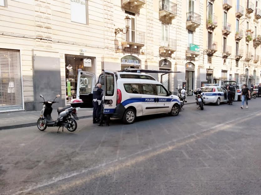 Tra merce rubata e sosta selvaggia, Catania nel mirino delle forze dell’ordine: 90mila euro di multe
