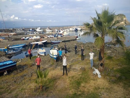 Il Centro Studi Acitrezza pulisce i basalti colonnari: soddisfatto il presidente Castorina Il Centro Studi Acitrezza pulisce i basalti colonnari: soddisfatto il presidente Castorina