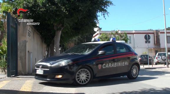 Serra di cannabis tra i meloni cantalupo, nei guai padre e figlio – Il VIDEO del sequestro di oltre 20 kg di droga