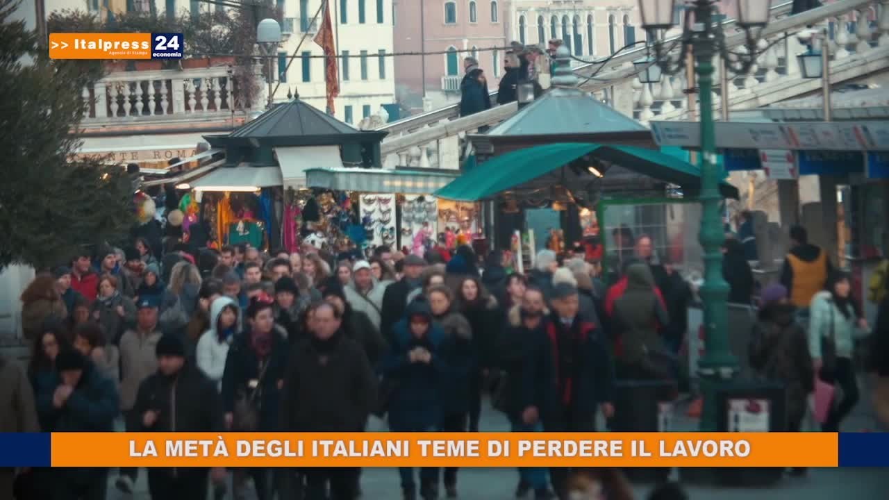 La metà degli italiani teme di perdere il lavoro