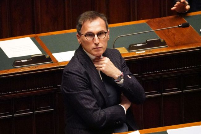 Coronavirus Italia, a Natale col nuovo Dpcm ipotesi stop agli spostamenti tra regioni: limiti anche in zona gialla