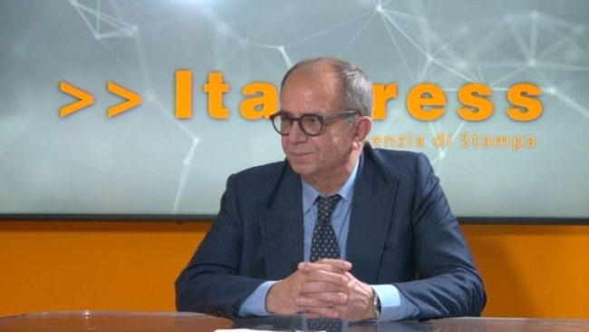 Stitichezza ed emorroidi, un intervento risolve due problemi