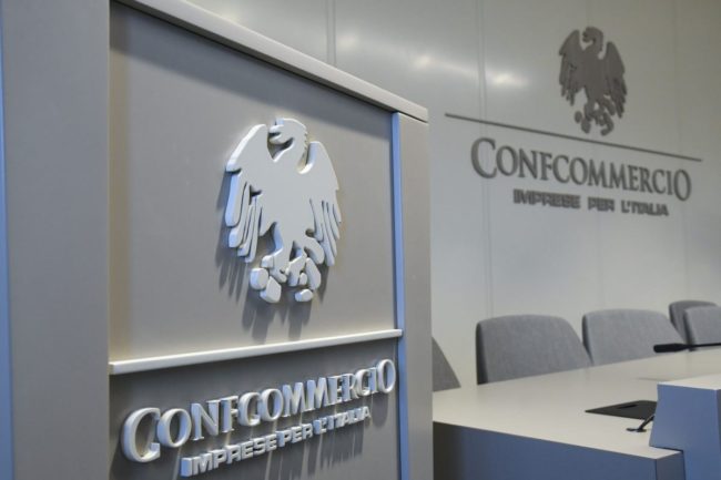 L'allarme di Confcommercio, 270 mila imprese rischiano di sparire