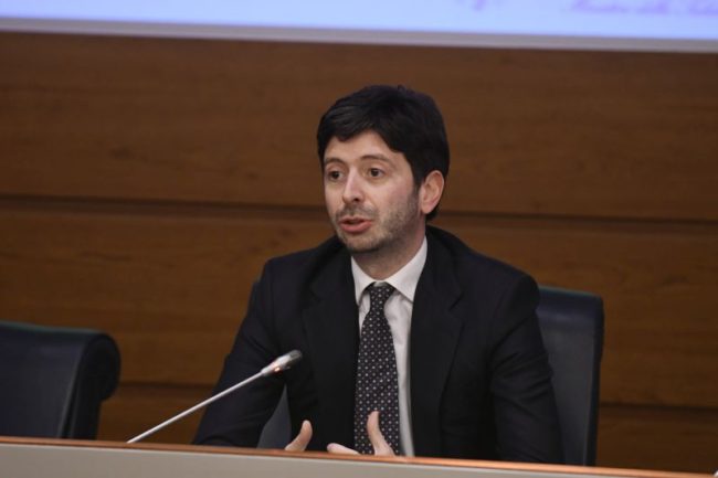 Bonus psicologo, Speranza firma il decreto: “È un primo passo, la salute mentale è un grande tema”