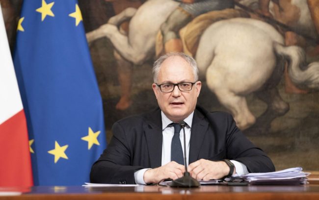 Decreto Rilancio, Gualtieri: “Ci sono le basi per la ripresa economica”