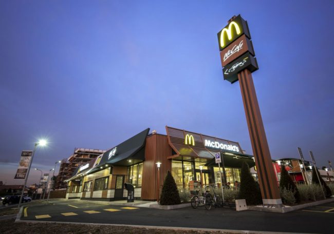 McDonald's, per 2 settimane colazione gratis per medici e infermieri