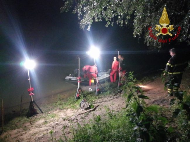 Individuato l'aereo precipitato nel Tevere, si cerca disperso