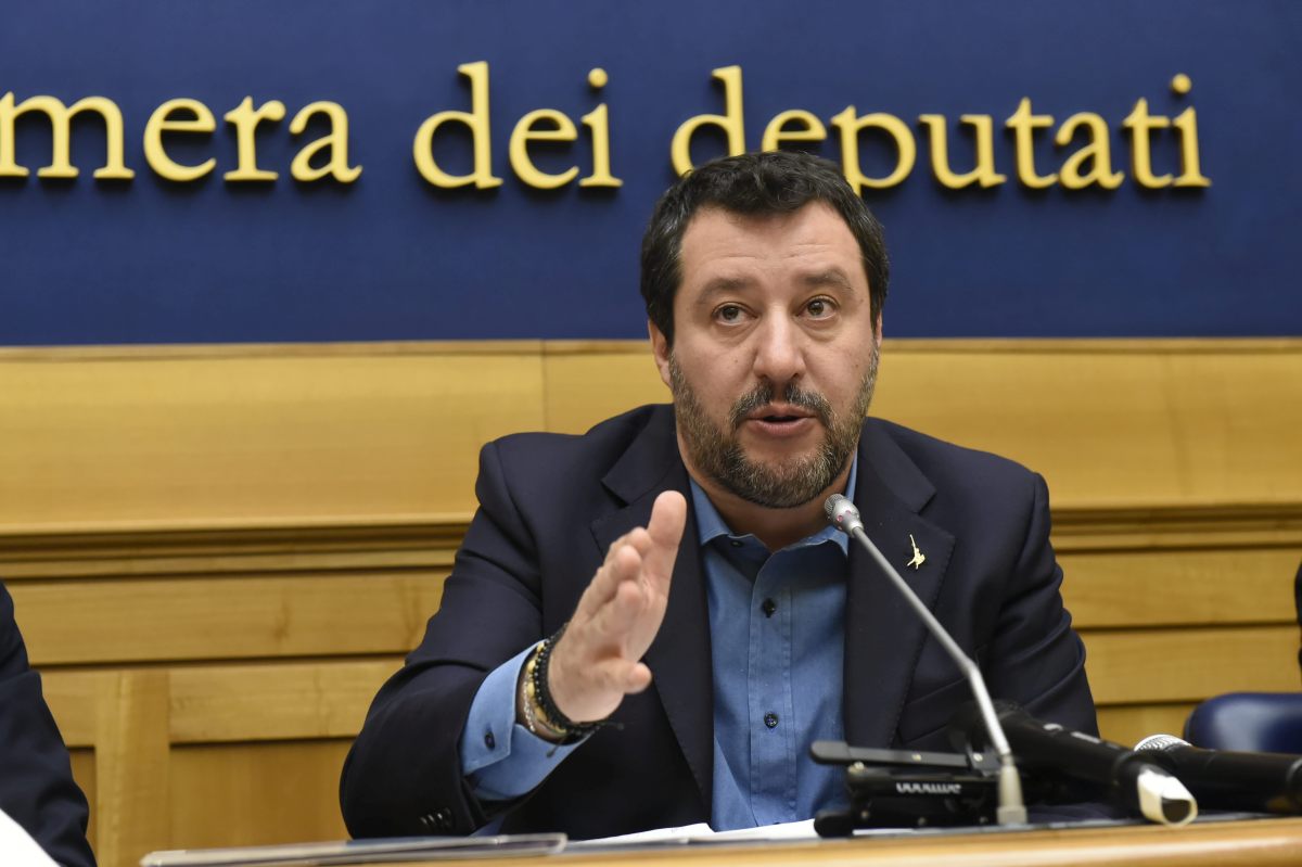 L’aula è troppo piccola, slitta l’udienza del processo Open Arms. Salvini: “Sarà rinviata di un mese”
