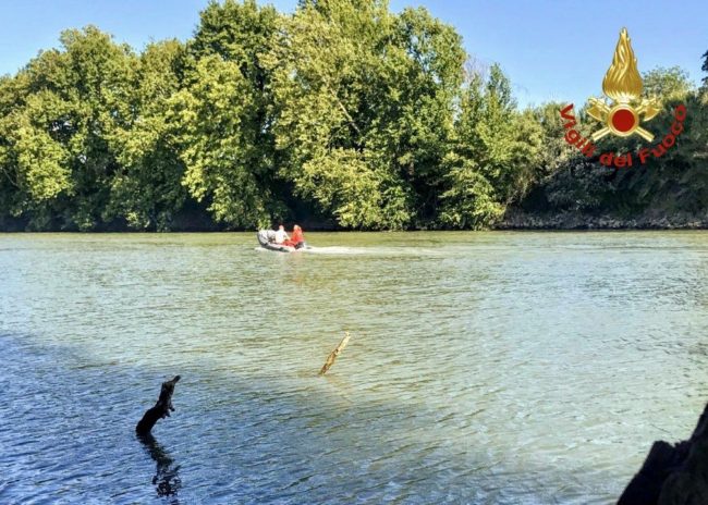 Aereo nel Tevere, recuperato il corpo del ragazzo disperso