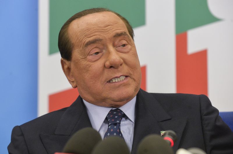 Compleanno amaro per Berlusconi, l’ex Premier spegne 84 candeline in quarantena: attesa per il responso del test