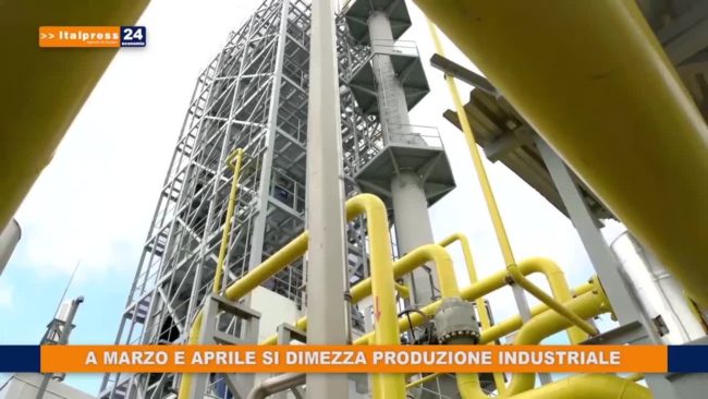 A marzo-aprile si dimezza produzione industriale