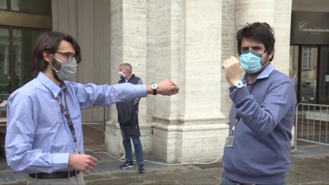 Liguria, arriva il braccialetto per mantenere le distanze