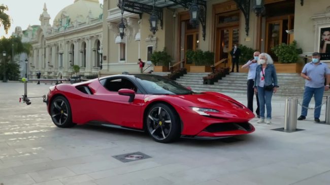 Ferrari, la SF90 Stradale e Leclerc a Montecarlo