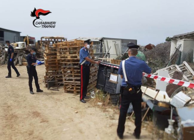 Terreno trasformato in discarica abusiva di rifiuti pericolosi: denunciato 51enne