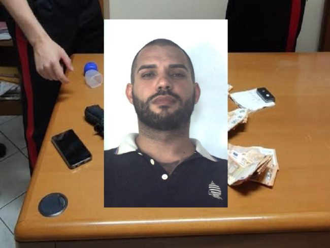 Blitz dei militari in casa, trovate due pistole funzionanti e droga: arrestato Emilio Contavalle
