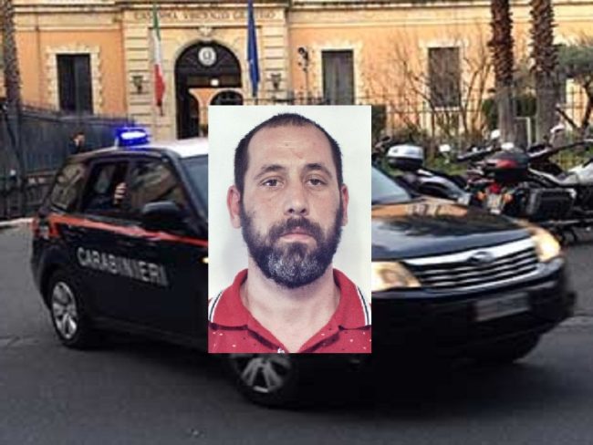 Ruba auto in viale Bummacaro e fugge, ma viene braccato dai militari: ai domiciliari 36enne
