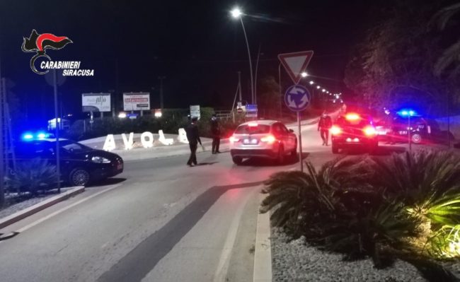 Tenta furto in area di servizio ma si ferisce e perde le chiavi di casa: 48enne in manette
