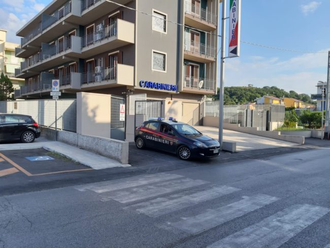 “Amici” di famiglia, 63enne costringeva minorenne a subire violenze sessuali