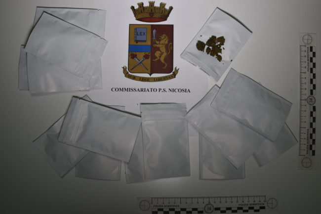 Rivenditore di tabacchi “arrotondava” spacciando droga: 30enne deferito in stato di libertà