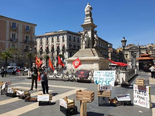 Fase 2, “Catania per il reddito di quarantena”: ieri presidio in piazza Stesicoro