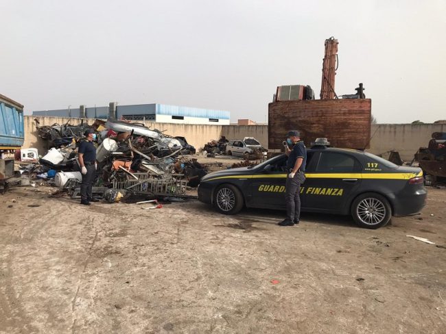Traffico illecito di rifiuti, nei guai due imprenditori: uno percepiva il Reddito di Cittadinanza