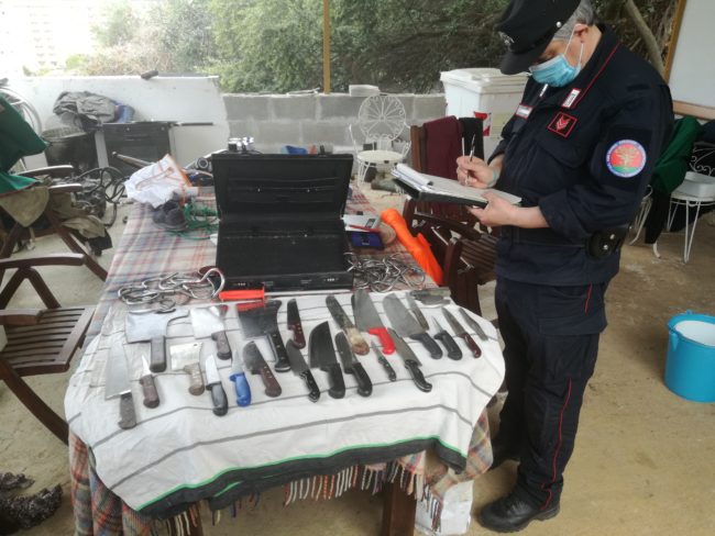 Armi, droga e macellazione clandestina: arrestati coppia di coniugi e un complice