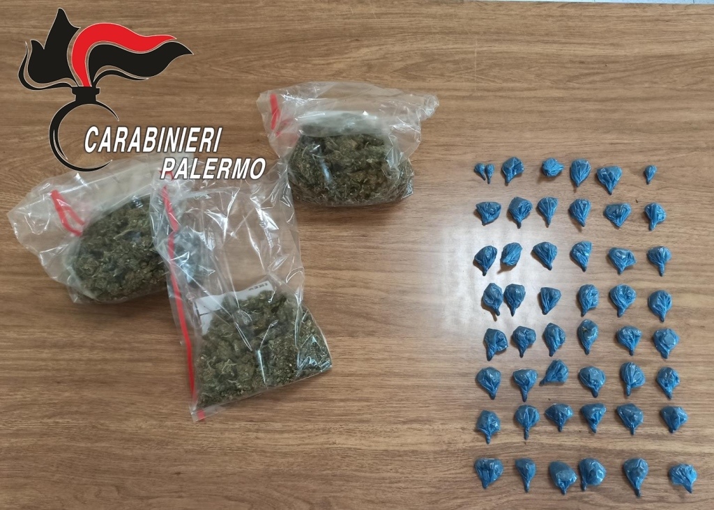 Nascondeva mezzo chilo di marijuana dietro il frigorifero: in manette 24enne