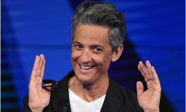 “Sono la vostra terza dose”, Fiorello-show a Sanremo 2022. Tripudio Maneskin, Mahmood-Blanco in testa