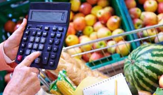 Natale all’insegna della solidarietà a Catania: poliziotti donano cibo e beni di prima necessità ai più bisognosi