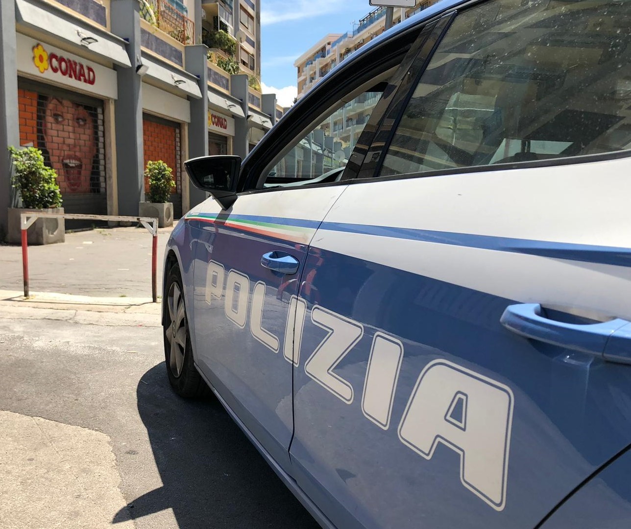 Giovanissimi ma già rapinatori in carriera, “Congo” tradito da un’impronta sul bancone – VIDEO
