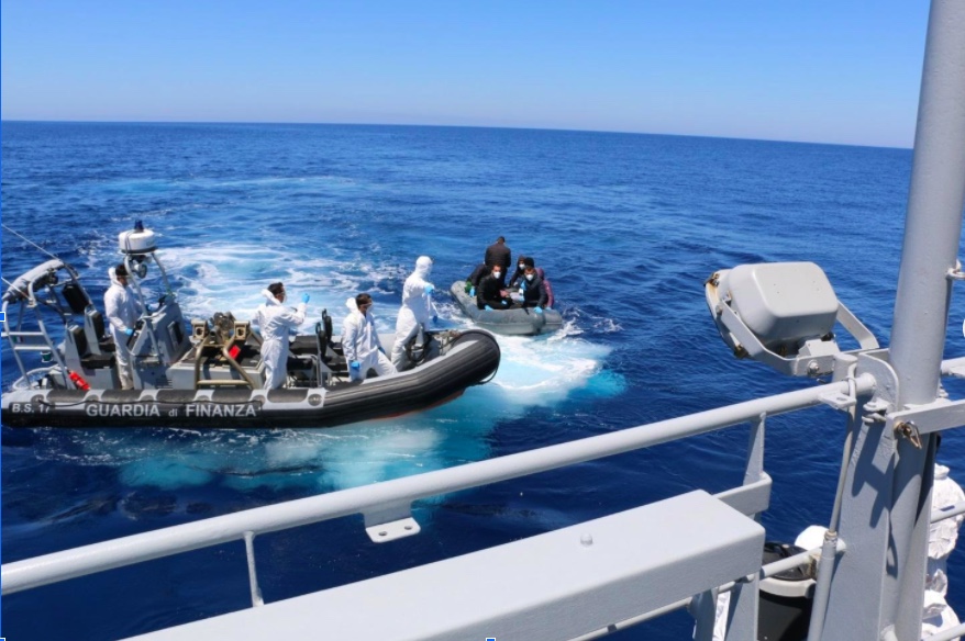 Tenta di rientrare in Italia, arrestato cittadino straniero sbarcato a largo delle coste di Pantelleria
