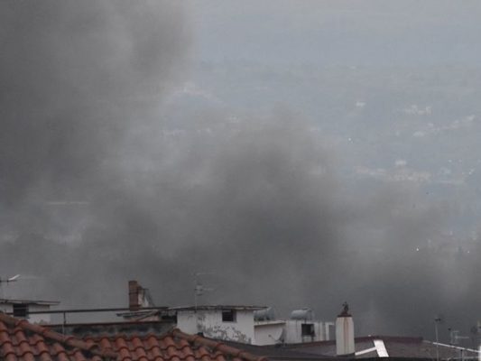 Giarre, lunga colonna di fumo nero e due incendi in poche ore: interventi vigili del fuoco