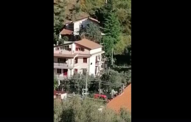Due boati in pochi minuti, scoppia bombola di gas in casa: gente in strada, un ferito – IL VIDEO