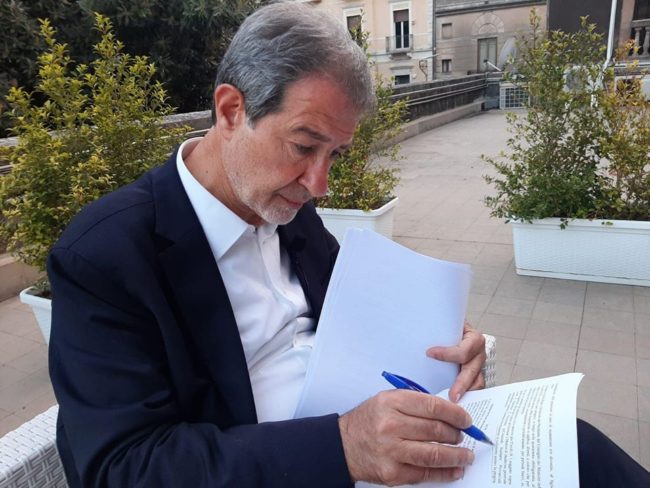 Musumeci blinda la Sicilia: dai centri commerciali alle scuole alla movida, ecco l’ordinanza ufficiale