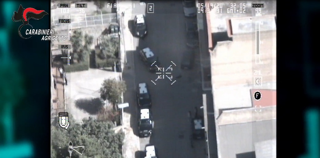 Strade e vicoli trasformati in “bazar” della droga, vendite anche ai minori: arresti e sequestri – FOTO, VIDEO e DETTAGLI