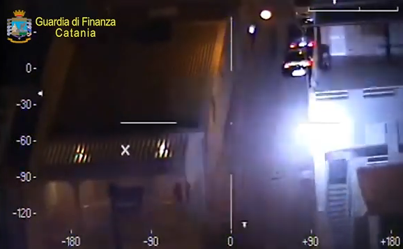 “Corrieri” della droga, armi e agevolazioni per il clan Santapaola-Ercolano: 25 arresti