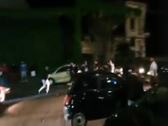 Maxi rissa ad Aci Castello, tutti contro tutti per un parcheggio: tra inciviltà e assembramento – IL VIDEO