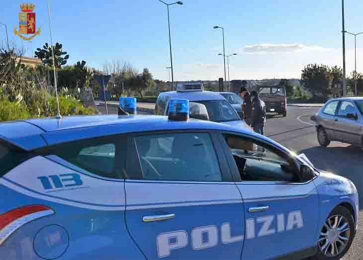 Rapina una donna, la spinge per terra e fugge per le vie cittadine: arrestato 43enne catanese