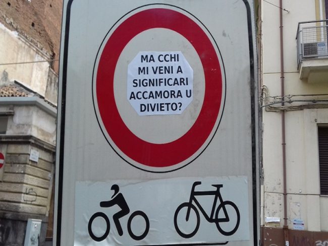 Catania, sorpresa in mattinata nella zona del fercolo di Sant’Agata: scritte ironiche sui divieti di transito