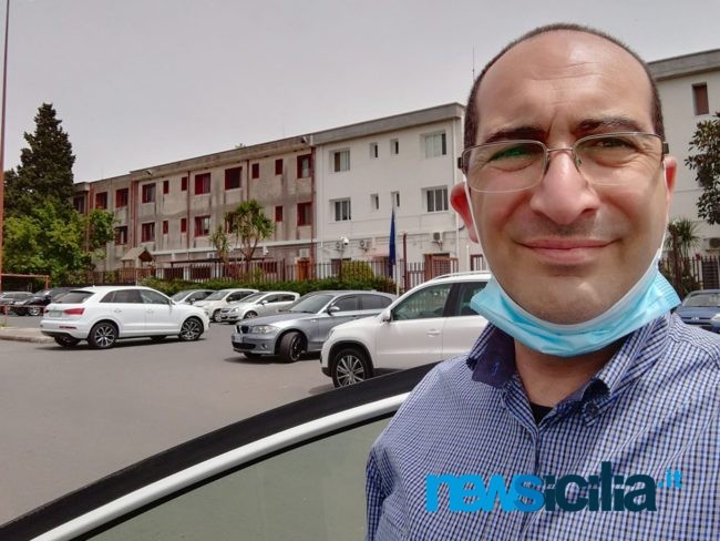 Il riscatto oltre l’emergenza, i minorenni di Bicocca realizzano mascherine. Don Bontà: “Passione, sacrificio e tempo”