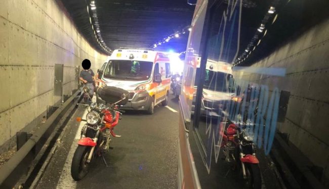Dramma al viale Mediterraneo, bimbo “vola” dalla moto del padre colpito da crisi epilettica – FOTO
