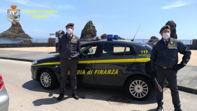 Aci Trezza nel mirino delle forze dell’ordine, chiuso noto chiosco del Lungomare: sanzionato titolare