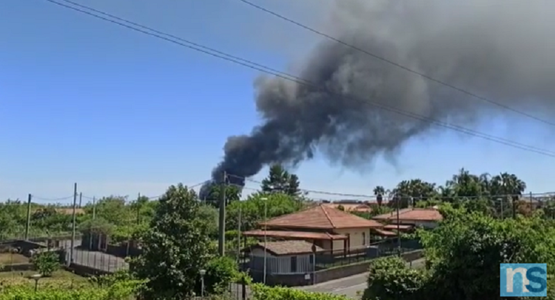 Incendio in un’autodemolizione ad Aci Sant’Antonio, Codacons deposita denuncia per accertare responsabilità