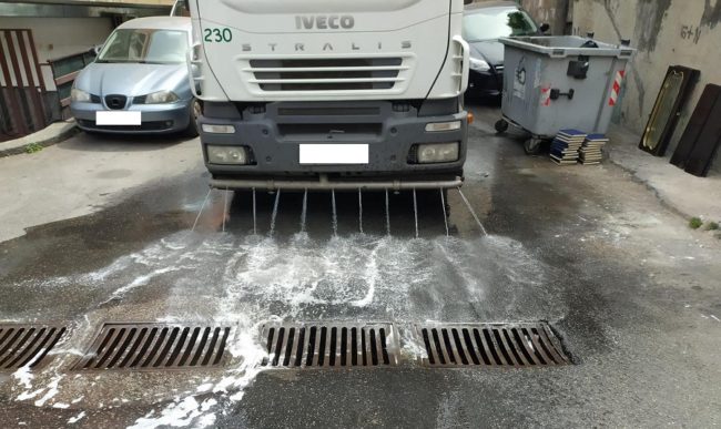 Catania, lavaggio e bonifica del quartiere Barriera. Consigliere Campisi: “I lavori continueranno” – FOTO
