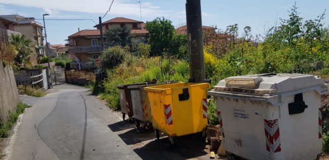 “Intere strade in stato di emergenza”, problema cassonetti nel IV municipio di Catania: le richieste del consigliere Zingale