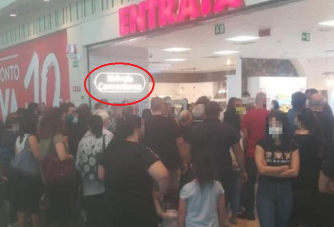 Mondo Convenienza in balìa di catanesi “irresponsabili”: calca davanti l’ingresso, torna la paura di un nuovo lockdown