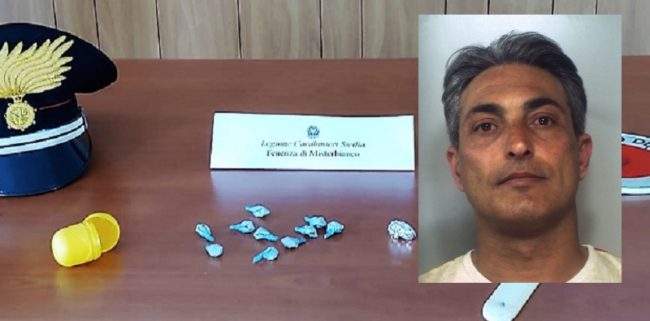 Passeggia in via Milano con ovetto con “sorpresa stupefacente” negli slip: arrestato 40enne